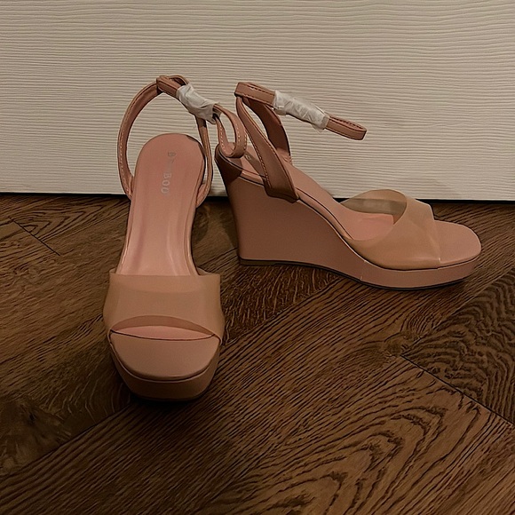 Baby Pink wedged heel. Never been worn. Size 6 - Picture 1 of 3